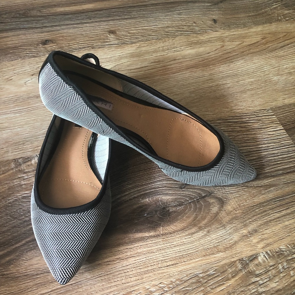 Tahari Edie Pointed Flats